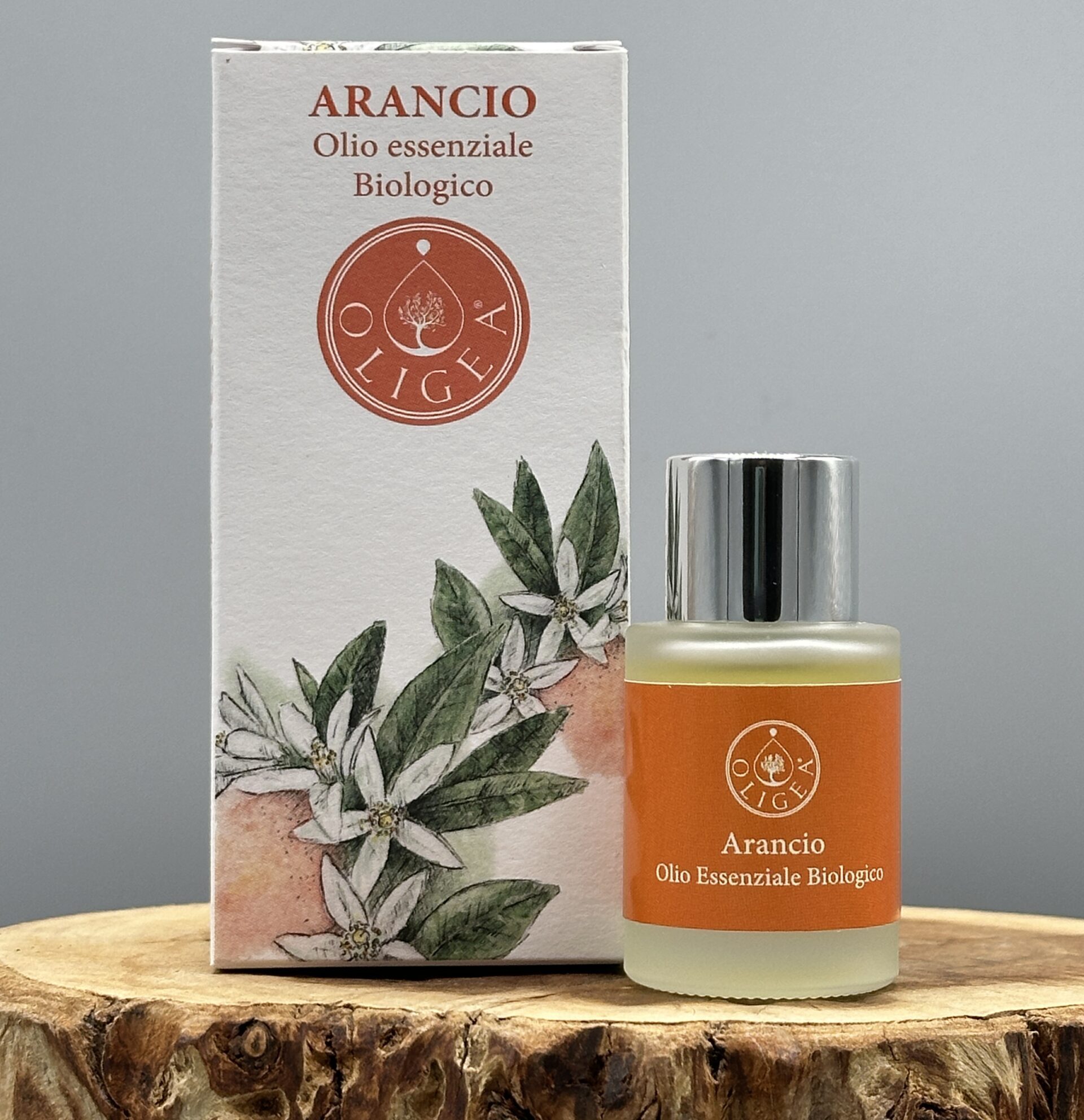 "Olio essenziale di eucalipto Oligea, azienda agricola biologica toscana di Massarosa (LU) per utilizzo cosmetico e aromaterapico"